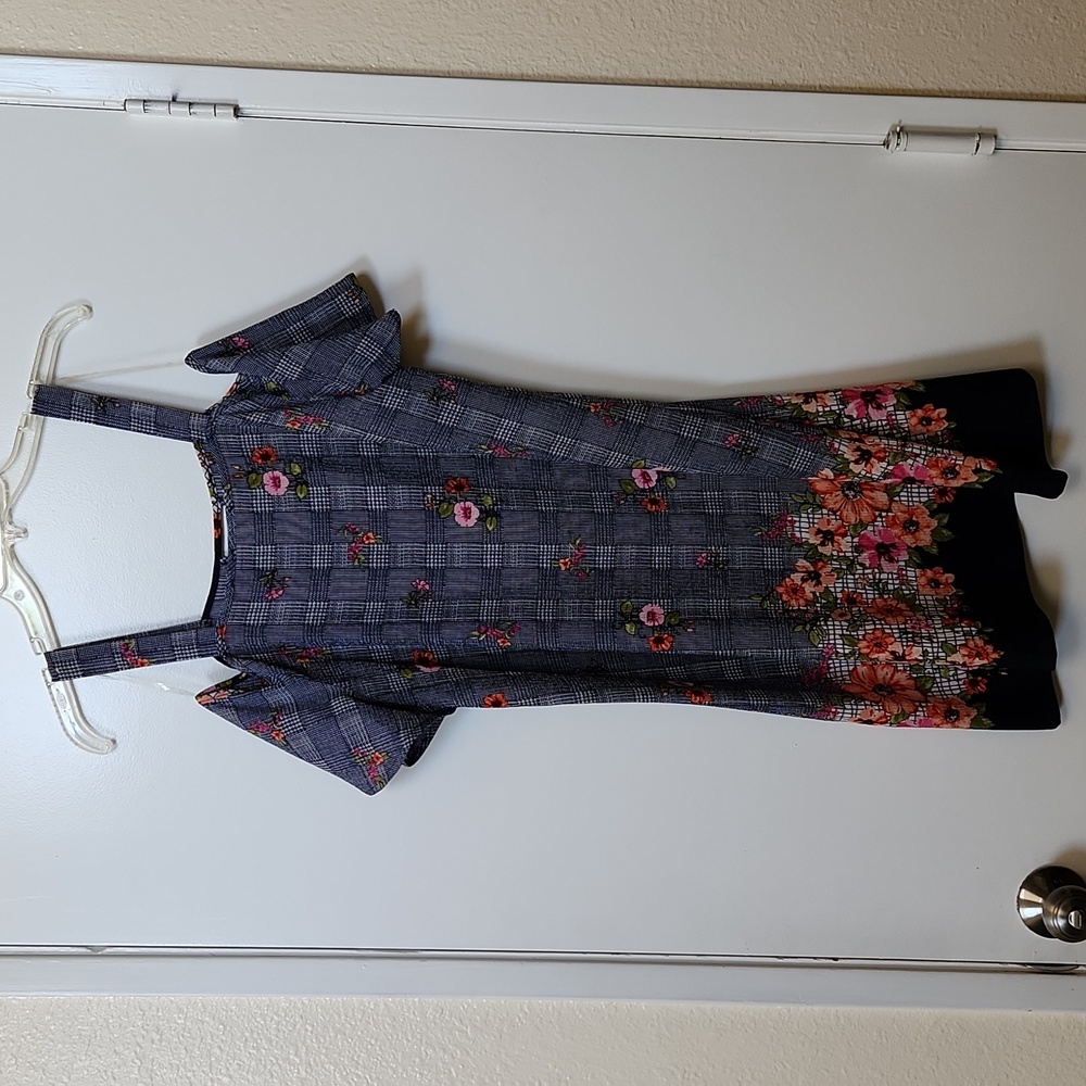 Cold shoulder crepe border print dress